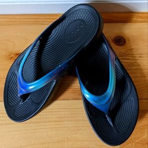 OOFOS OOLaLa Luxe Flip Flop Sandles